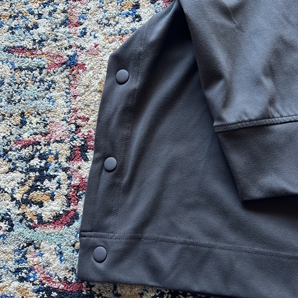 ATHLETA SHALE GRAY GLACIER HANDKERCHIEF PONCHO - Picture 9 of 10